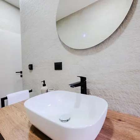 Luxury Marino Near Apartamento Kaštela