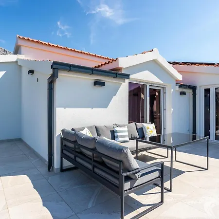 Luxury Marino Near 아파트