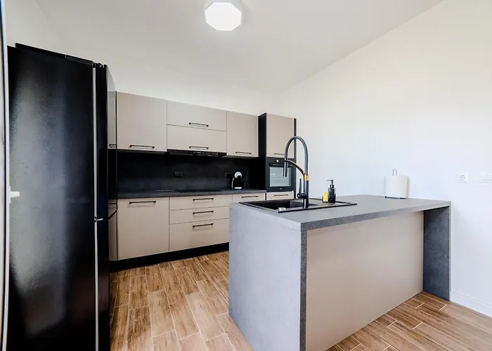 Luxury Marino Near *