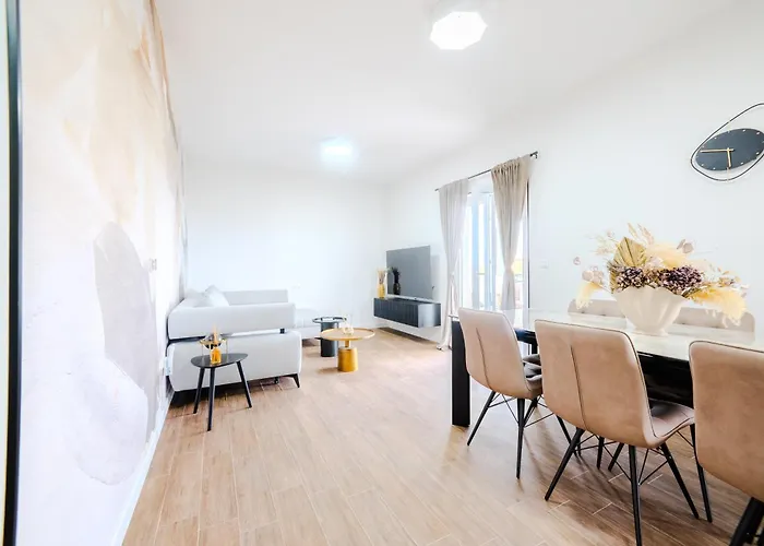 Luxury Marino Near 아파트