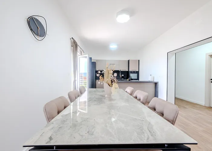 아파트 Luxury Marino Near *