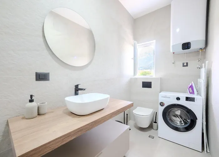 Luxury Marino Near *