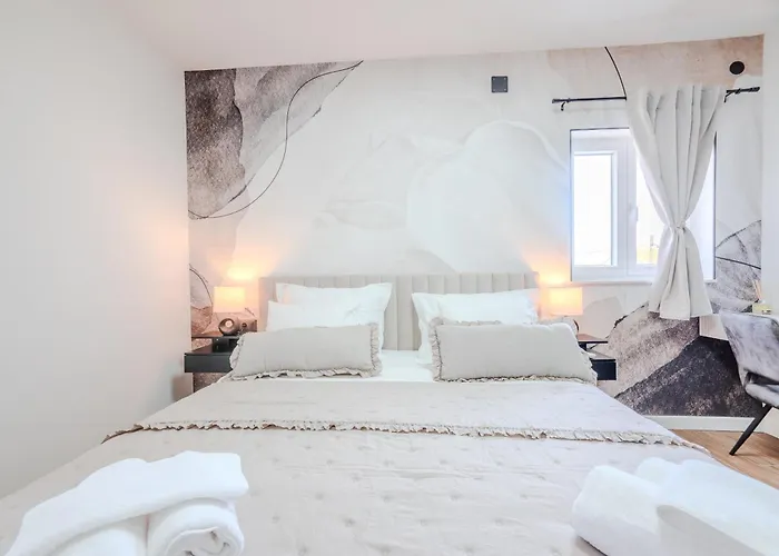 Luxury Marino Near 아파트