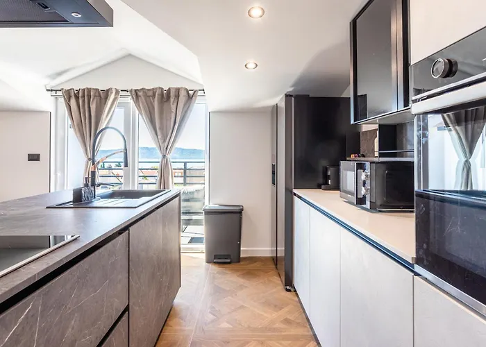 Luxury Marino Near 아파트 *